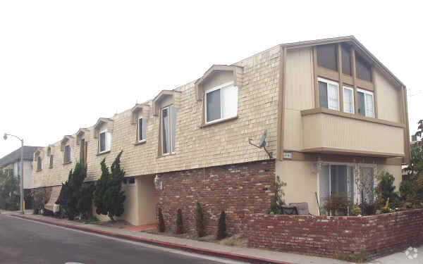 Building Photo - 4901 River Ave