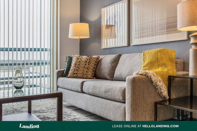 Foto del edificio - 8100 Cypresswood Dr