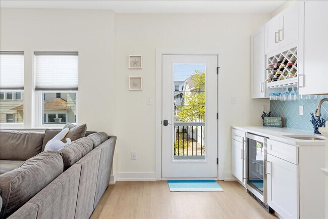 Building Photo - 1 N Austin Ave