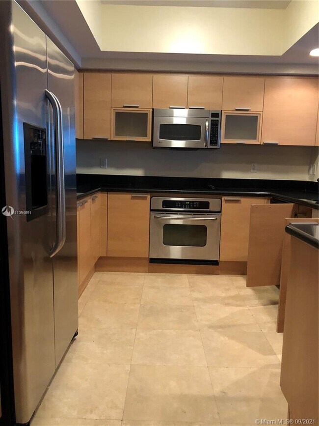 Foto del edificio - 14951 Royal Oaks Ln