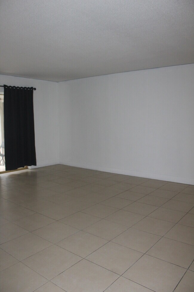 Foto del edificio - 20600 NW 7th Ave