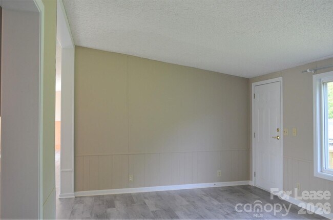 Foto del edificio - 7167 Long Island Rd