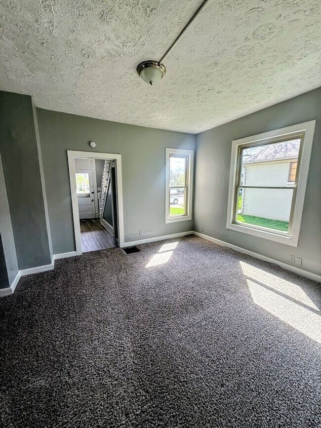 Foto del edificio - Spacious 4-Bedroom Home in North Canton – Prime Location