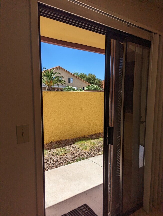 Building Photo - 2178 N Pantano Rd #126