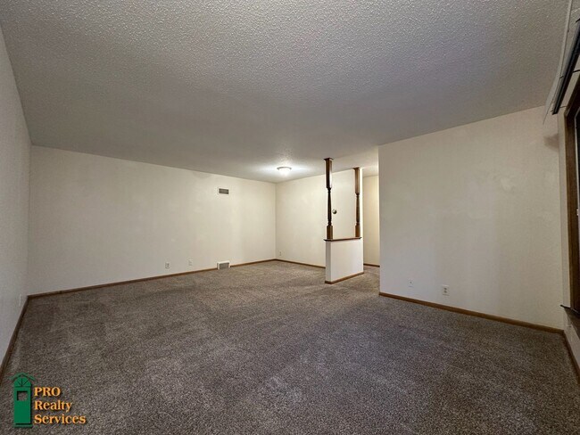 Building Photo - 4246 Valley View Rd