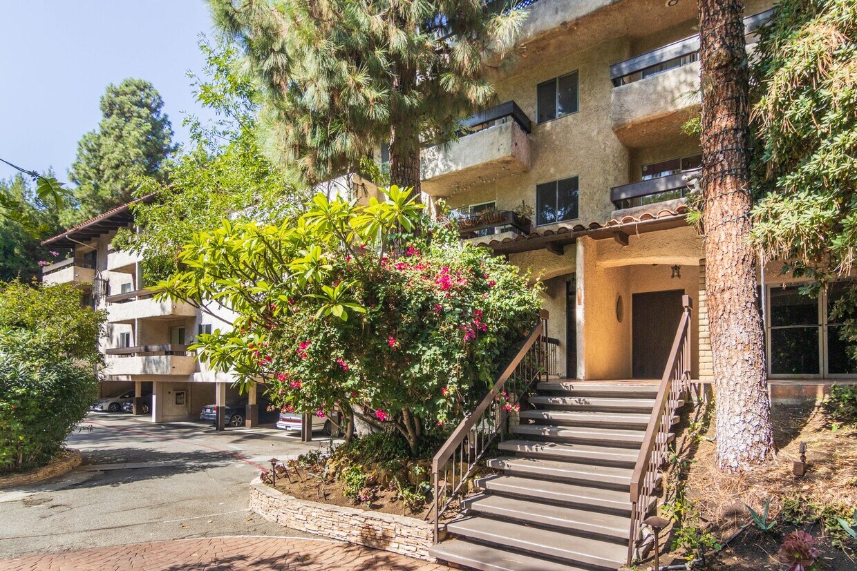 Foto principal - 2700 Cahuenga Blvd E