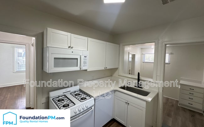 Building Photo - 113 N Greer St