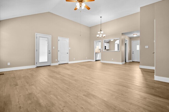 Building Photo - Pet Friendly Three Bedroom!