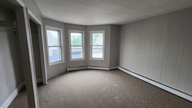 Foto del edificio - Renovated row home with back yard!