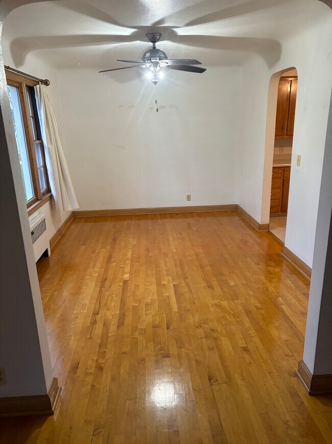 Comedor - 135 S John St