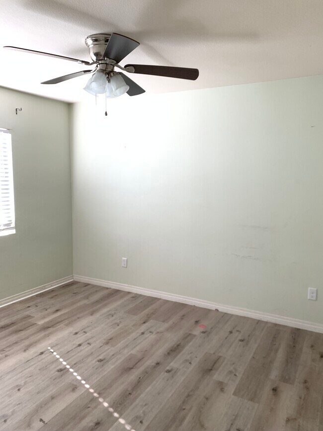 Foto del edificio - 5617 Millington Ave