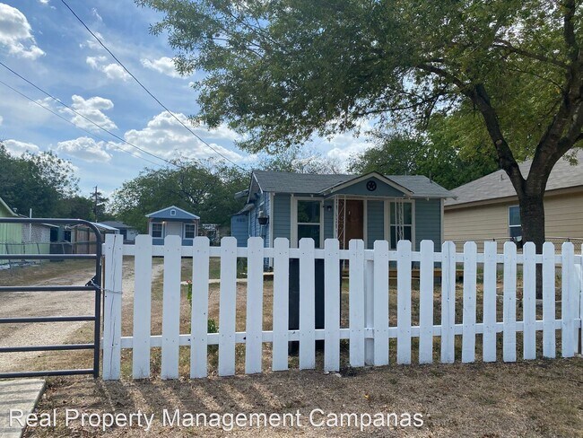 Foto del edificio - 2 br, 1 bath House - 121 Quinta Street