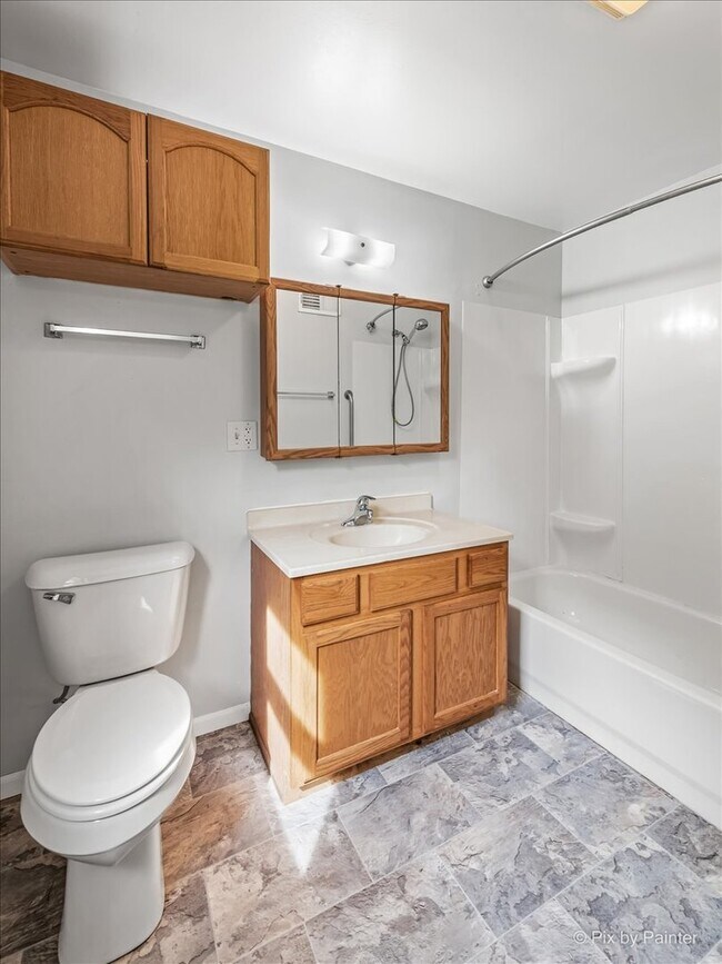 Baño - 6425 Maple Ave