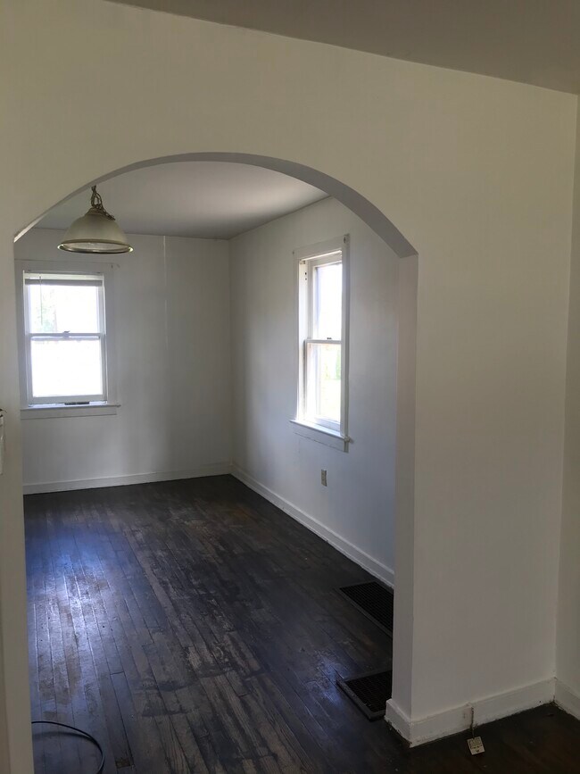 Dining area - 1224 W 8th St