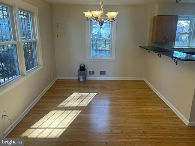 Building Photo - 3013 Nash Pl SE