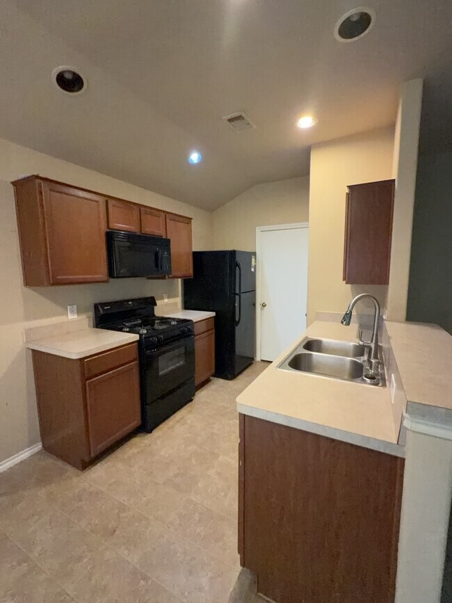 Foto del edificio - 811 Lovebug Ln