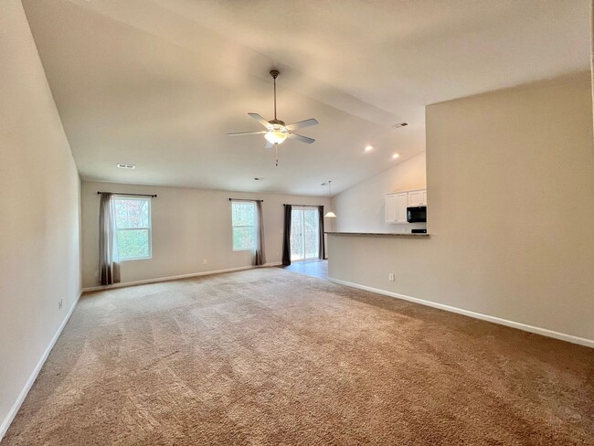 Foto del edificio - Charming 3BD, 2BA Zebulon Home in a Quiet HOA Community with Amenities