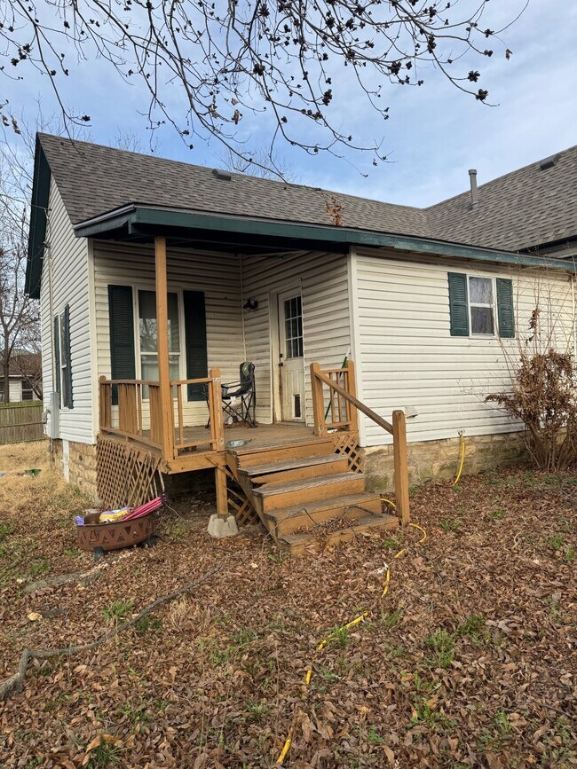 Building Photo - 724 E Delaware Ave