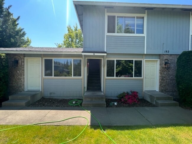 Building Photo - 192 S Church St