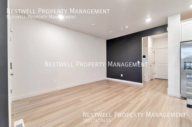 Building Photo - Newer 3-bed Townhome in West Jordan