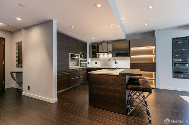 Foto del edificio - 333 Bush St