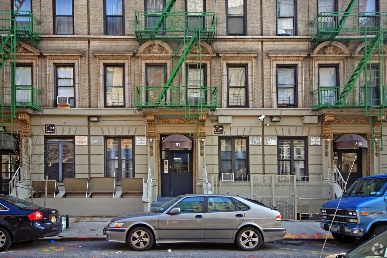 Building Photo - 207 W 109th St