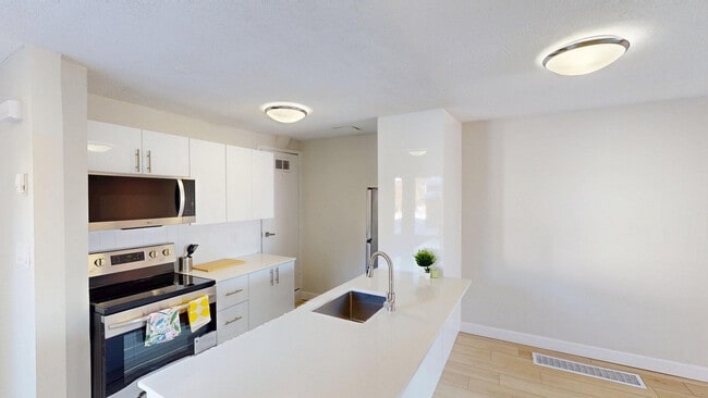 Building Photo - Britannia Beach