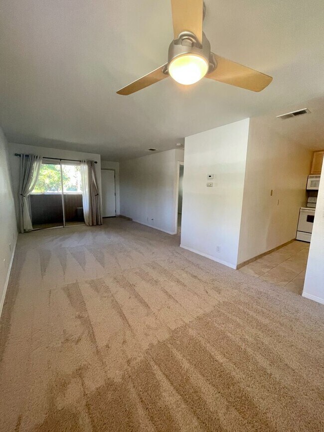 Building Photo - AVAILABLE NOW! 1 Bedroom / 1 Bath UPSTAIRS...