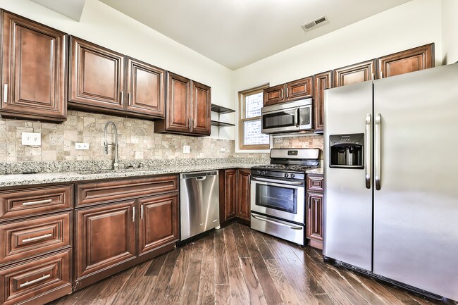 Foto del edificio - 3516 W Belden Ave