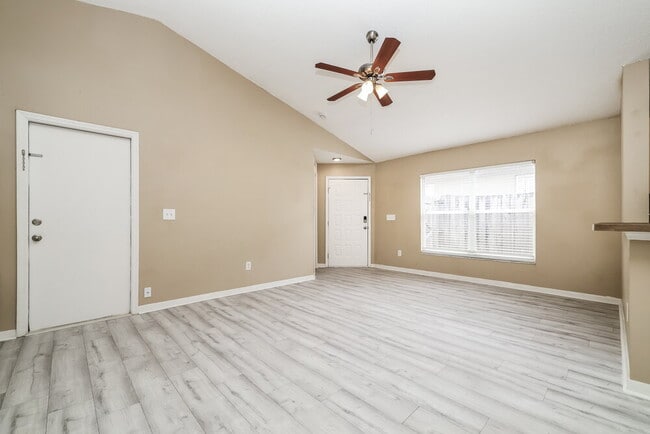 Building Photo - 6719 Summer Cove Dr