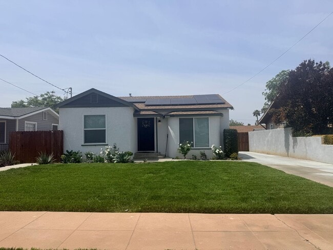 3 bedroom home in a great neighborhood in Riverside - 3 bedroom home in a great neighborhood in Riverside