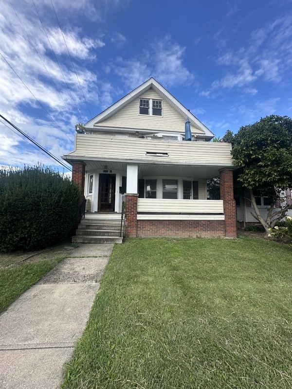 Building Photo - 2228 Wyandotte Ave