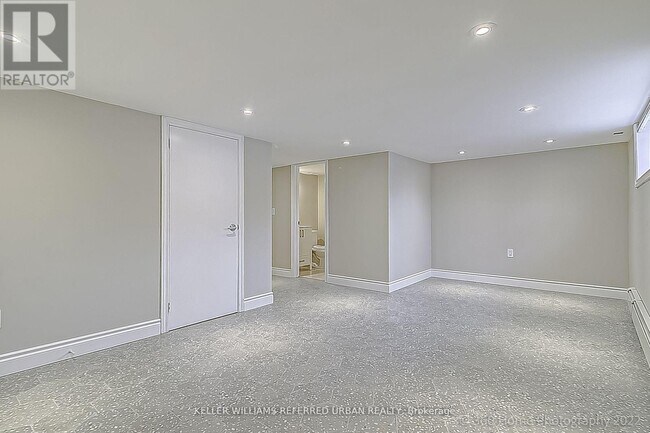Building Photo - 554 Caledonia Rd