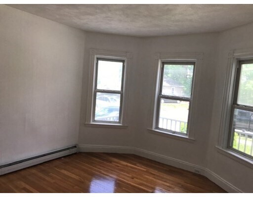 Primary Photo - 18 Belknap St