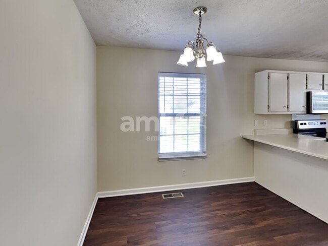 Building Photo - 2825 Islington Dr