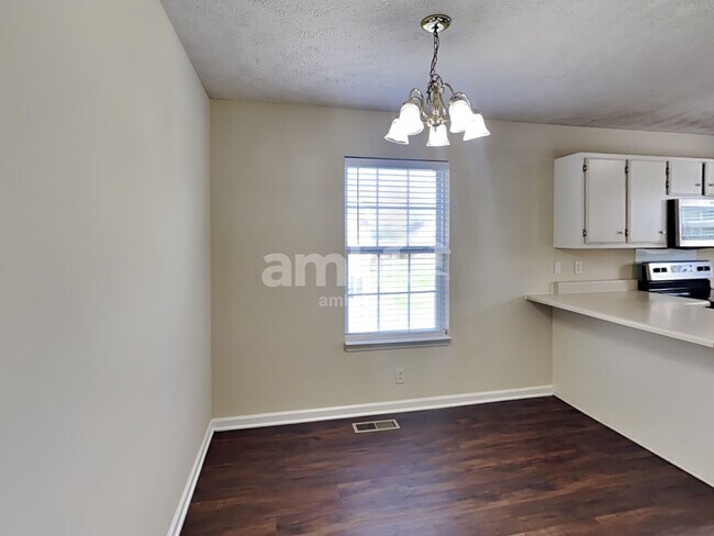 Foto del edificio - 2825 Islington Dr