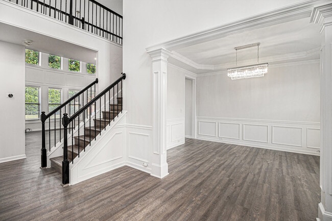 Building Photo - 726 Ivy Chase Loop
