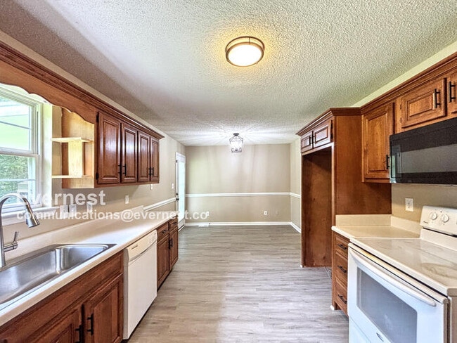Building Photo - 128 Thrasher Pike