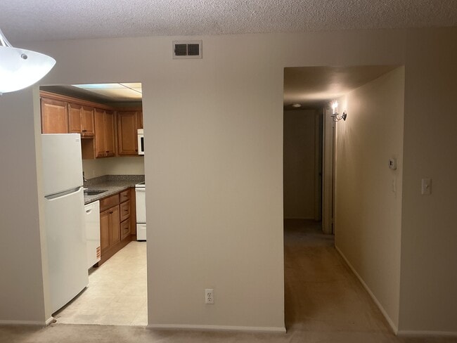 Building Photo - 7621 Provincial Dr
