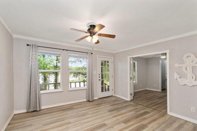 Foto del edificio - 140 Lynn Creek Dr