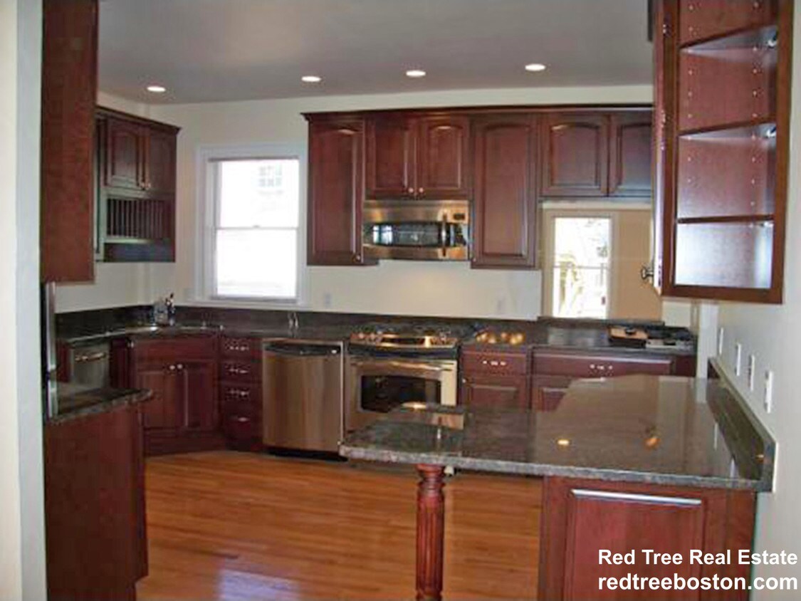Foto principal - 1063 Beacon St