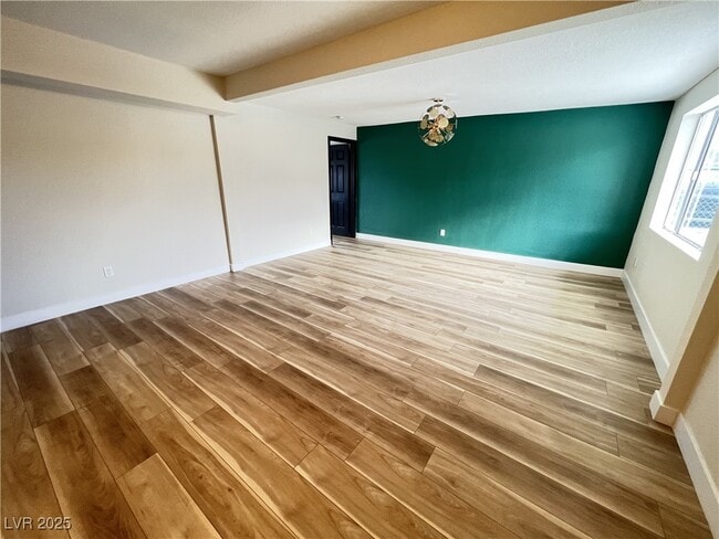 Foto del edificio - 258 W Basic Rd
