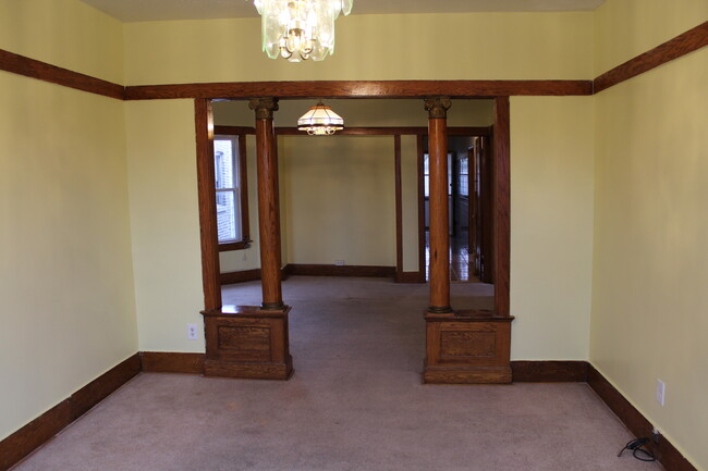 Building Photo - 1002 N Drake Ave