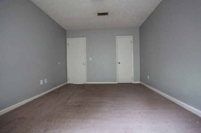 Building Photo - 2bed/1.5 bath on Pride Avenue Available for August 2026!