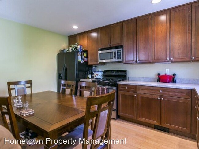 Building Photo - 3 br, 2.5 bath House - 1022 La Costa