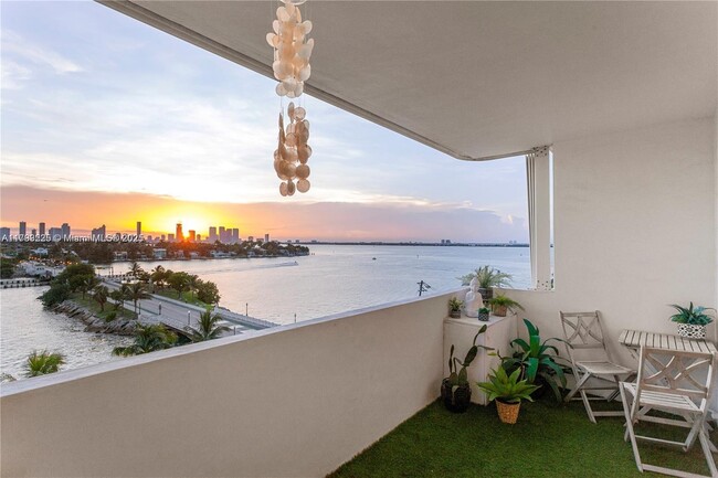 Foto del edificio - 3 Island Ave