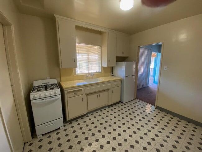 COCINA - 5329 Sepulveda Blvd