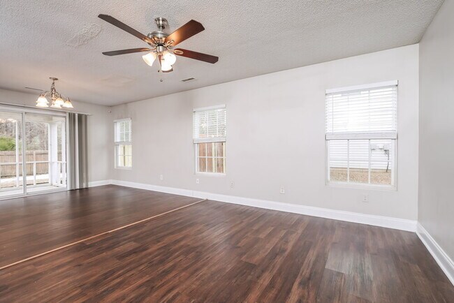 Foto del edificio - 6542 Guard Hill Dr