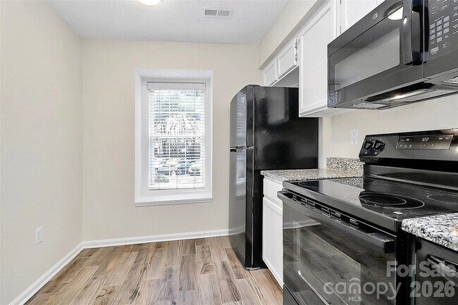 Foto del edificio - 703 Heritage Pkwy