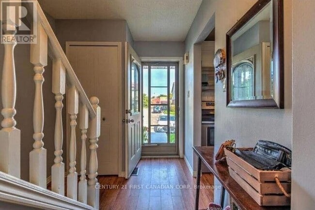 Building Photo - 511 Admiral Dr